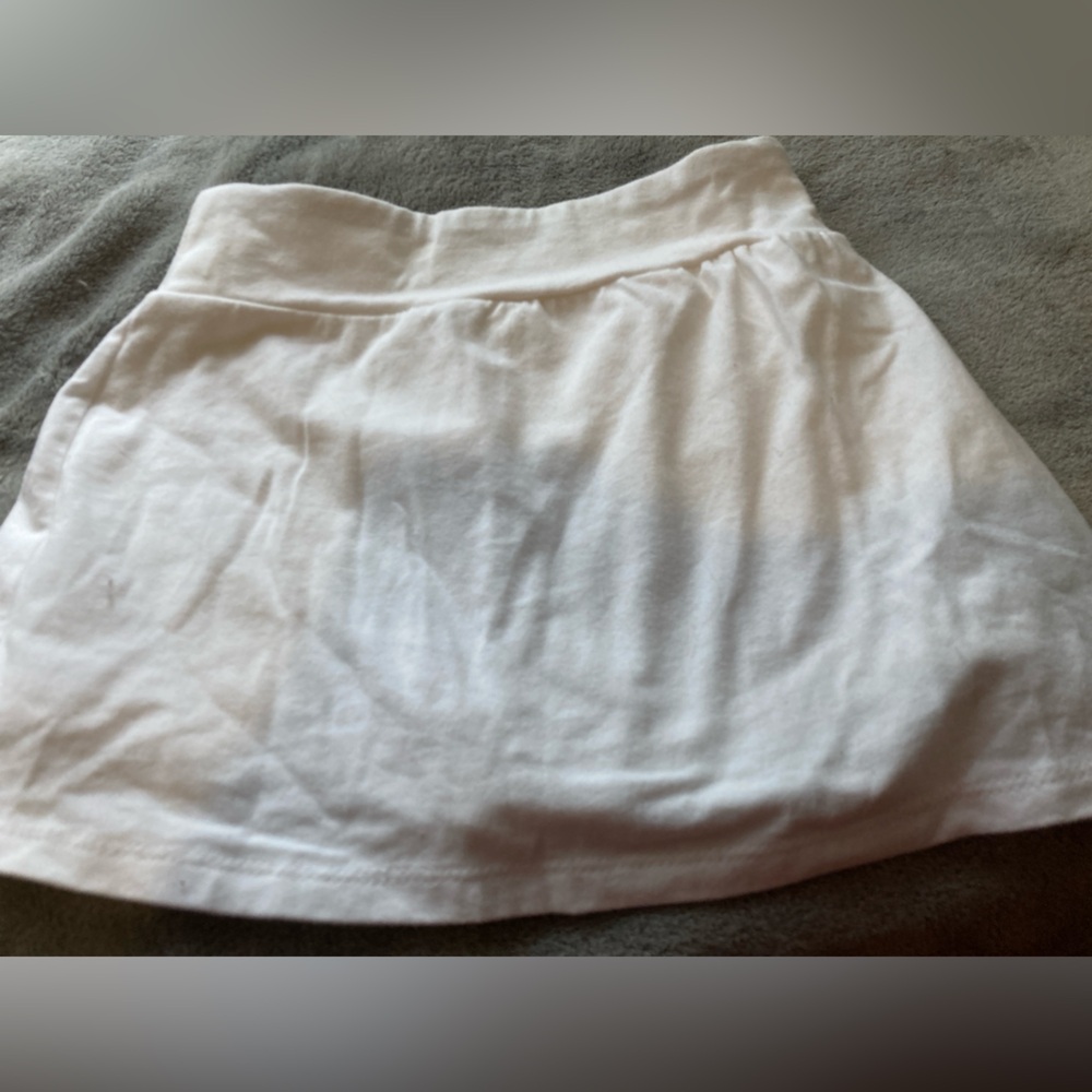 White girls skirt with shorts inside elastic waist size 6/7
